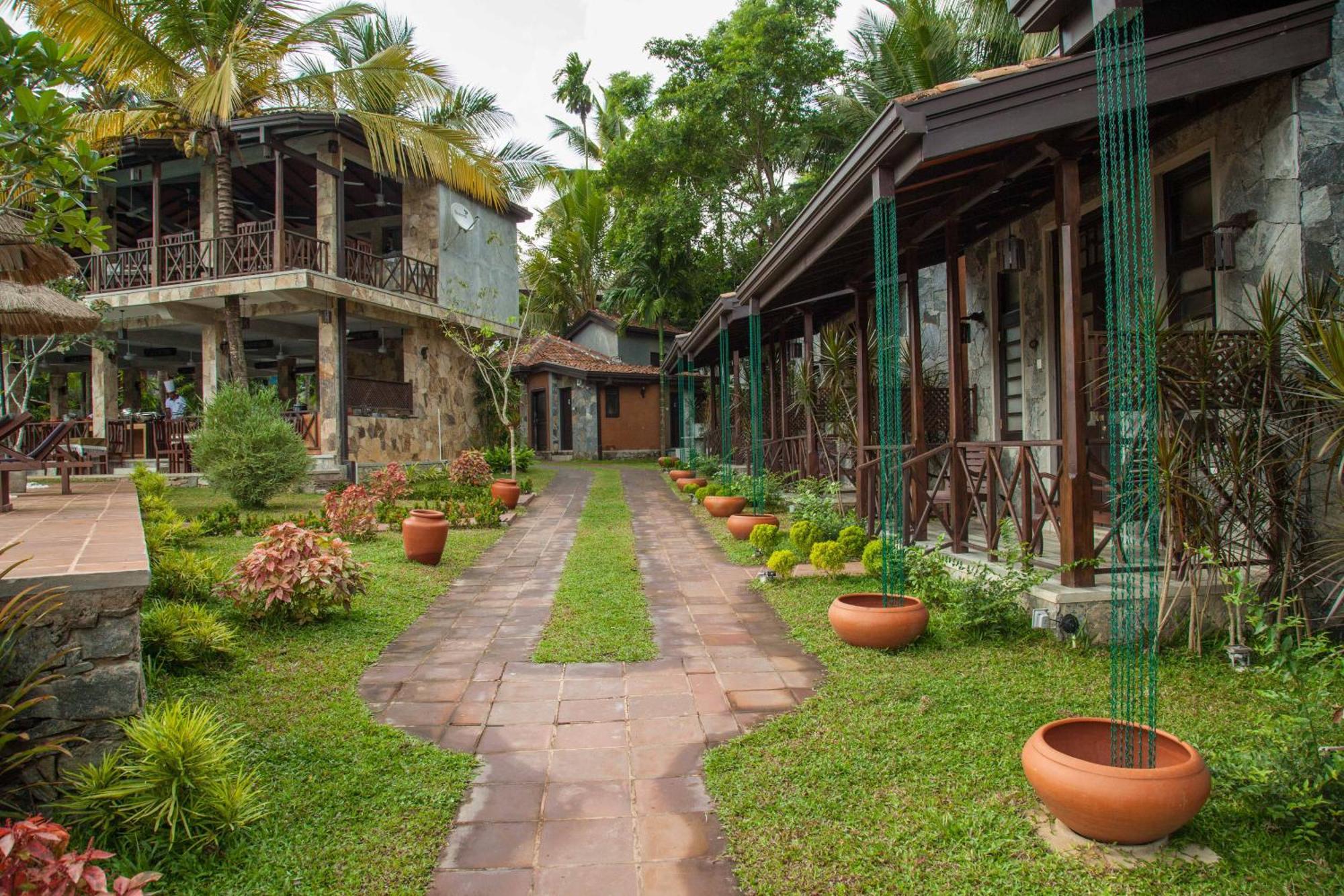 Villa Pinnawala Buitenkant foto