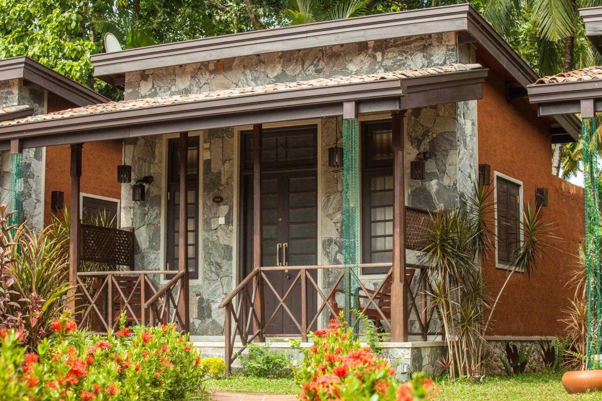 Villa Pinnawala Buitenkant foto