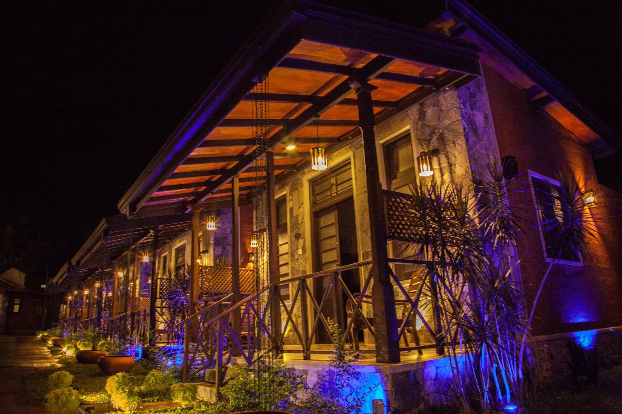 Villa Pinnawala Buitenkant foto