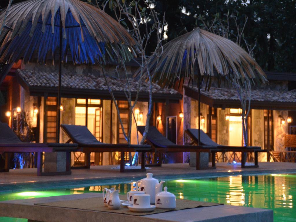 Villa Pinnawala Buitenkant foto